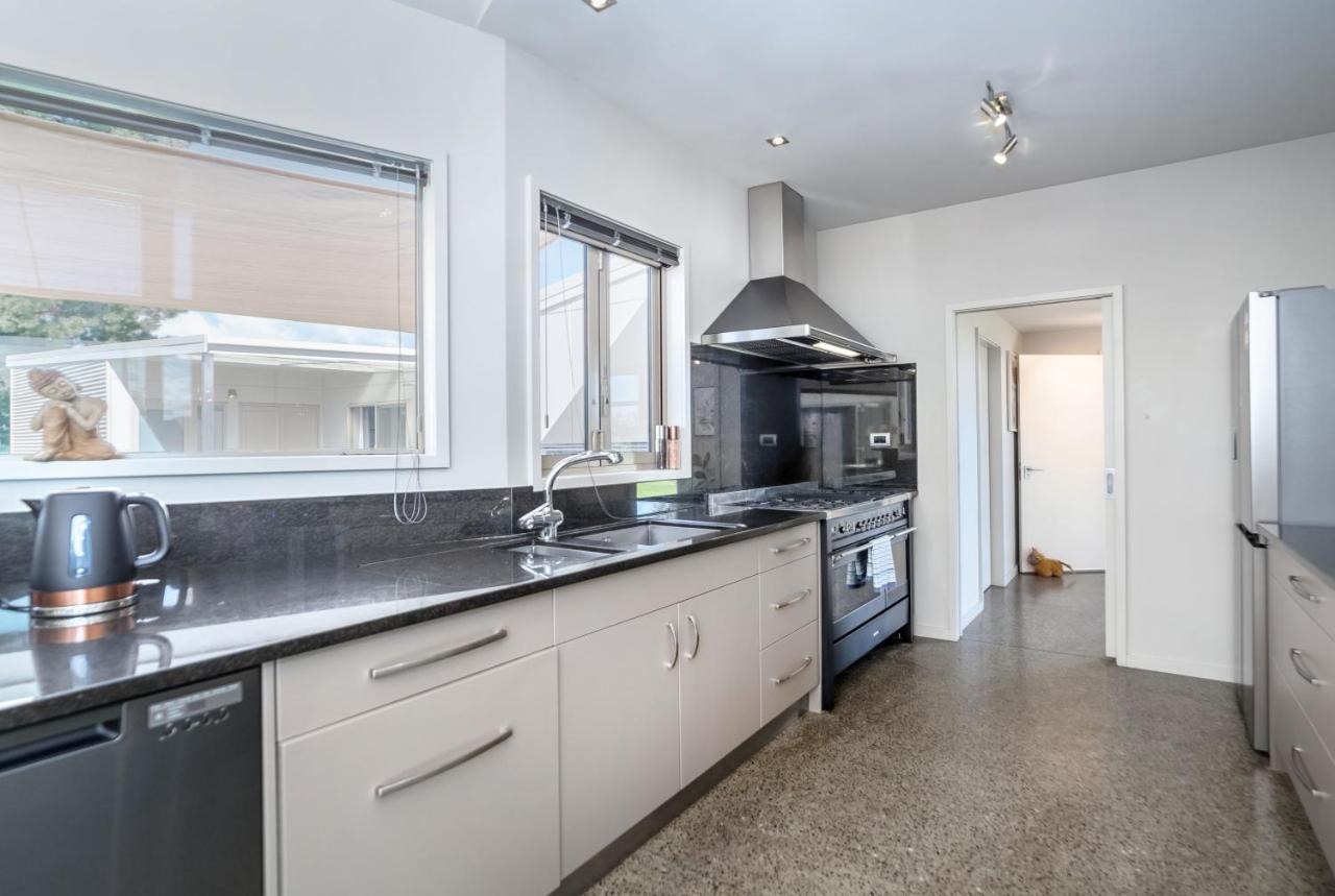 Paradise On Campbell Martinborough Exterior photo