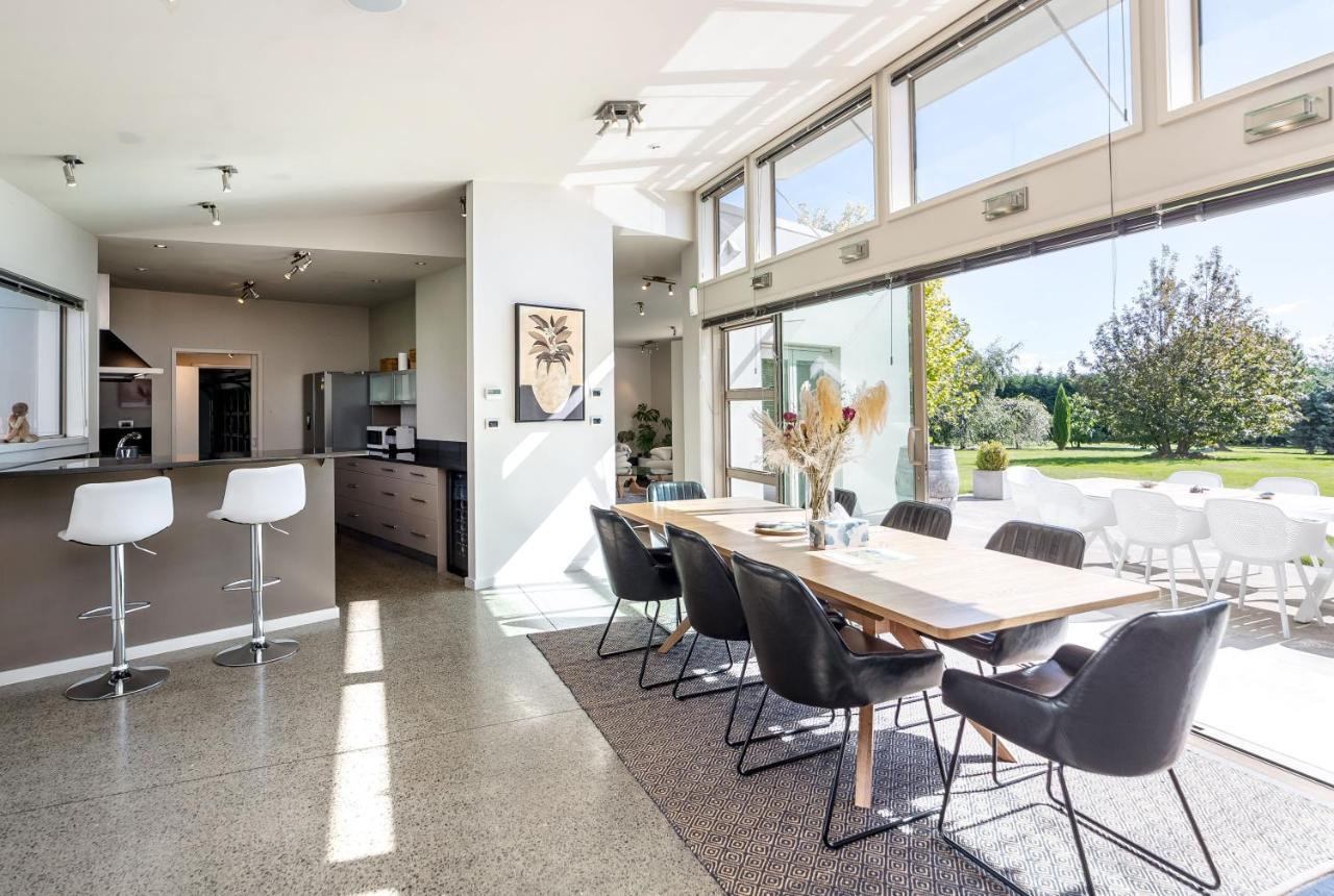 Paradise On Campbell Martinborough Exterior photo