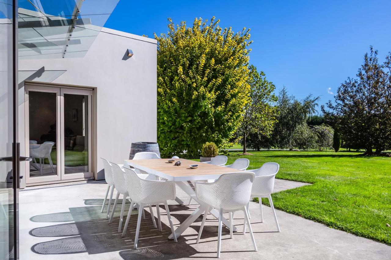 Paradise On Campbell Martinborough Exterior photo