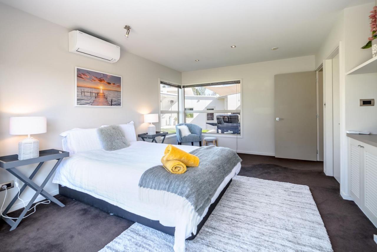 Paradise On Campbell Martinborough Exterior photo