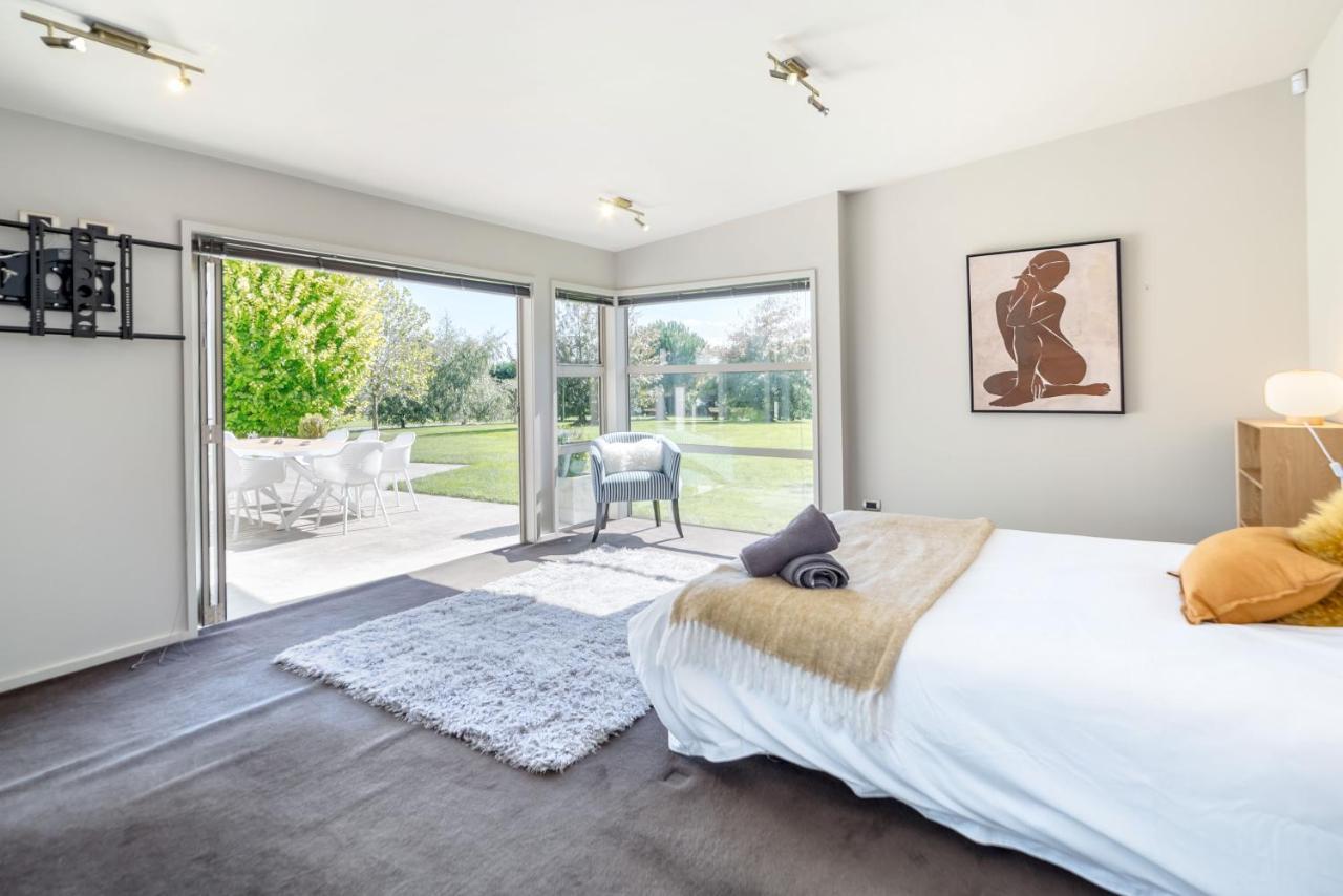 Paradise On Campbell Martinborough Exterior photo