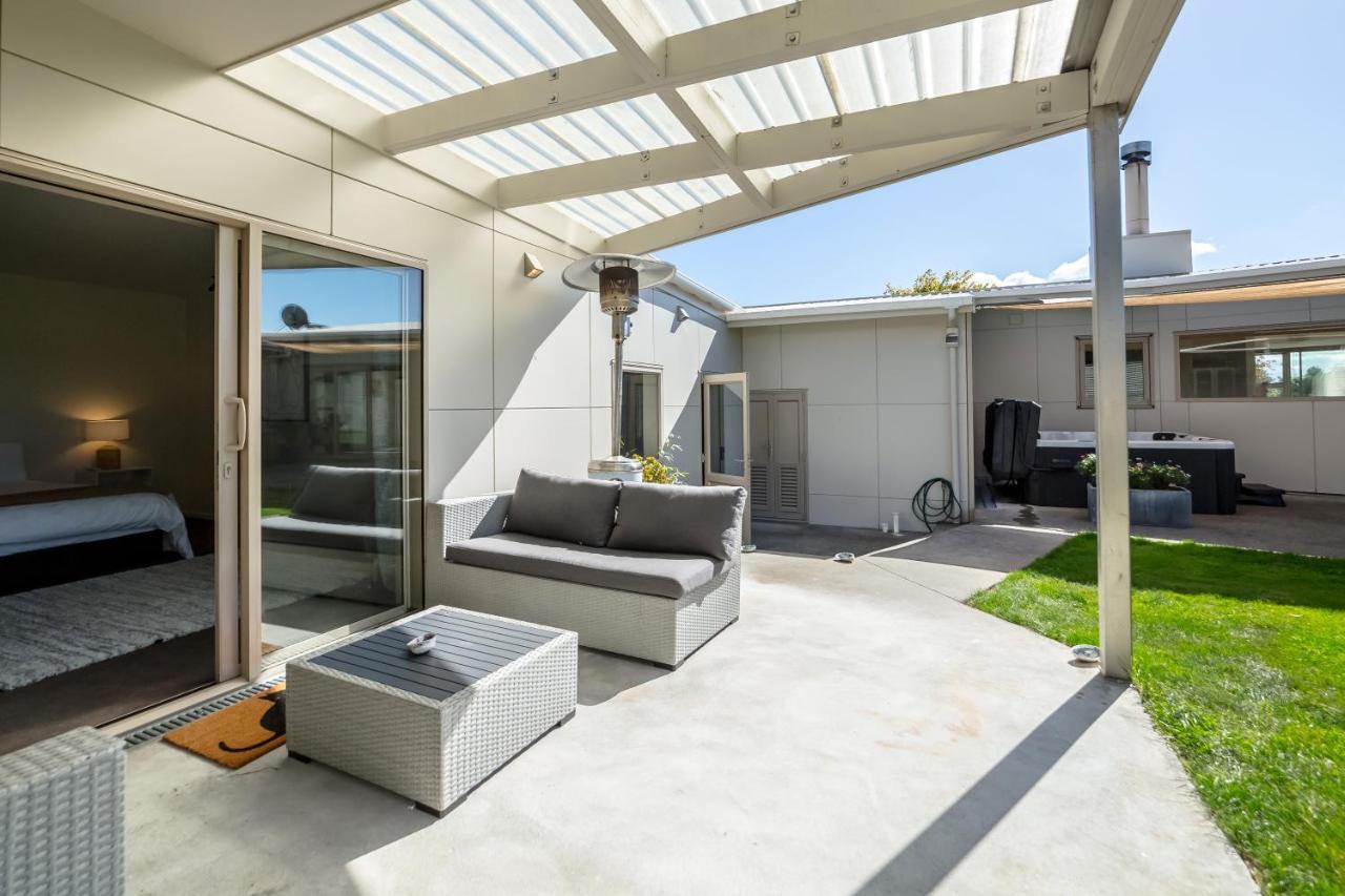 Paradise On Campbell Martinborough Exterior photo